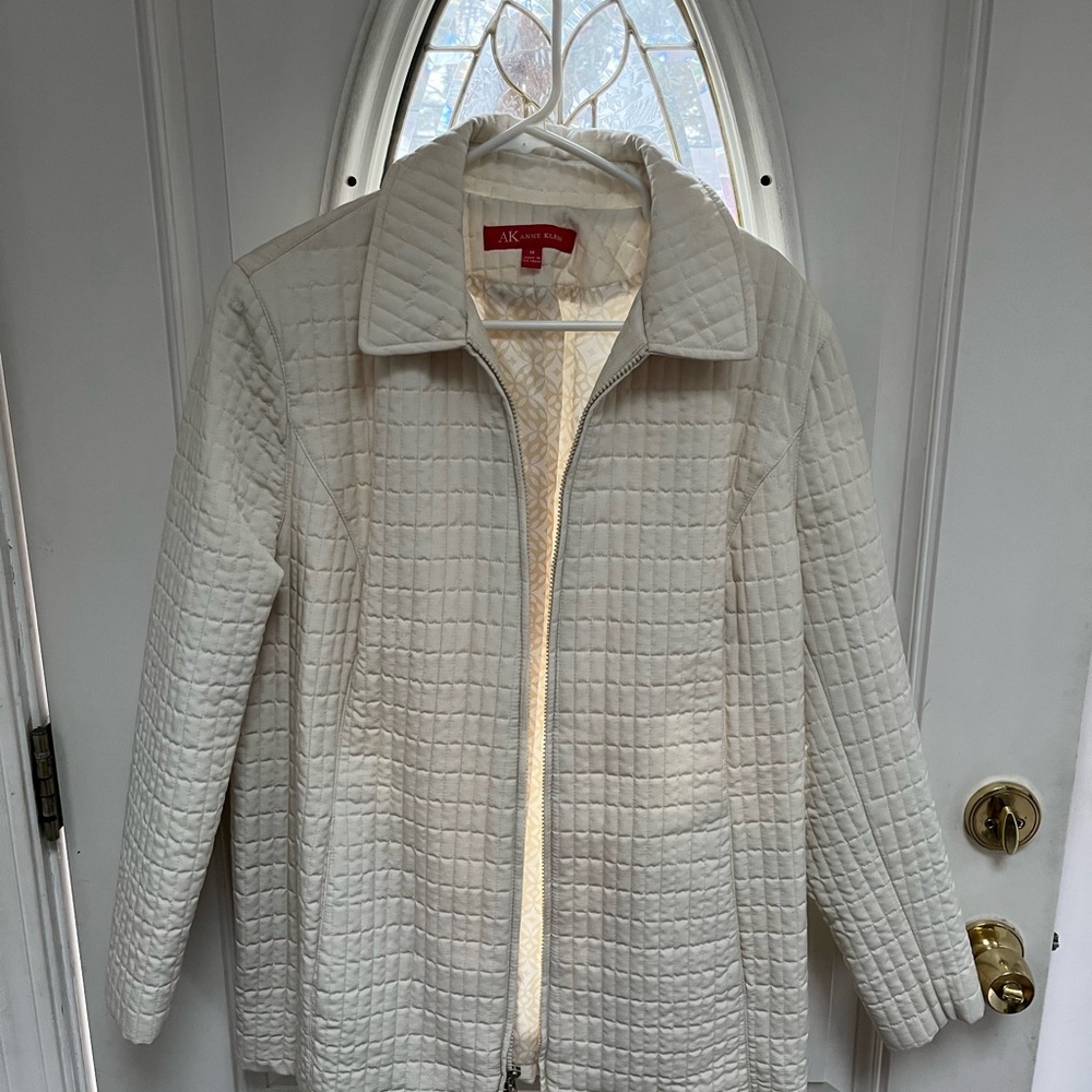 NWOT 1X Anne Klein mid weight jacket. Cream color. Never worn.
